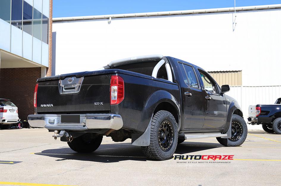 NISSAN NAVARA D LOCKER BLACK